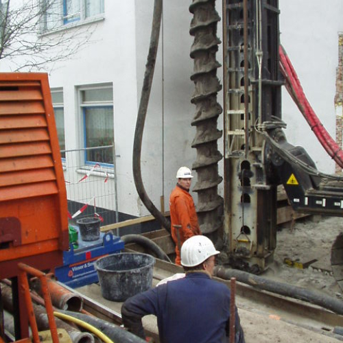 Buisschroefpalen Vlietlaan Rotterdam .JPG
