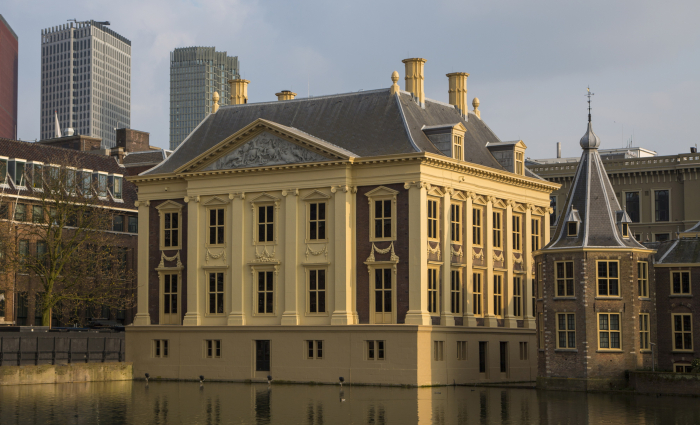Het Mauritshuis vanaf de Hofvijver - foto Ivo Hoekstra.jpg