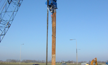 PVE 2330 VM 829-plaatsen trilblok op eerste plank.JPG