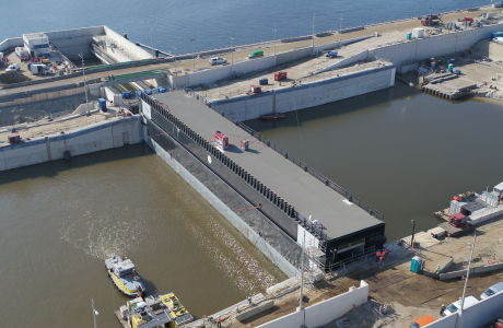 Invaren deur zeesluis.jpg